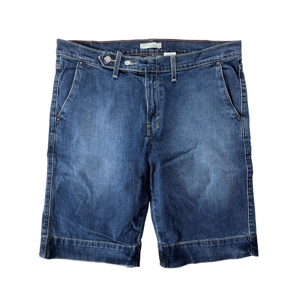 Levi's women’s 16 Blue Denim Bermuda Shorts Medium Wash Jeans 5-Pocket Casual - Picture 1 of 8